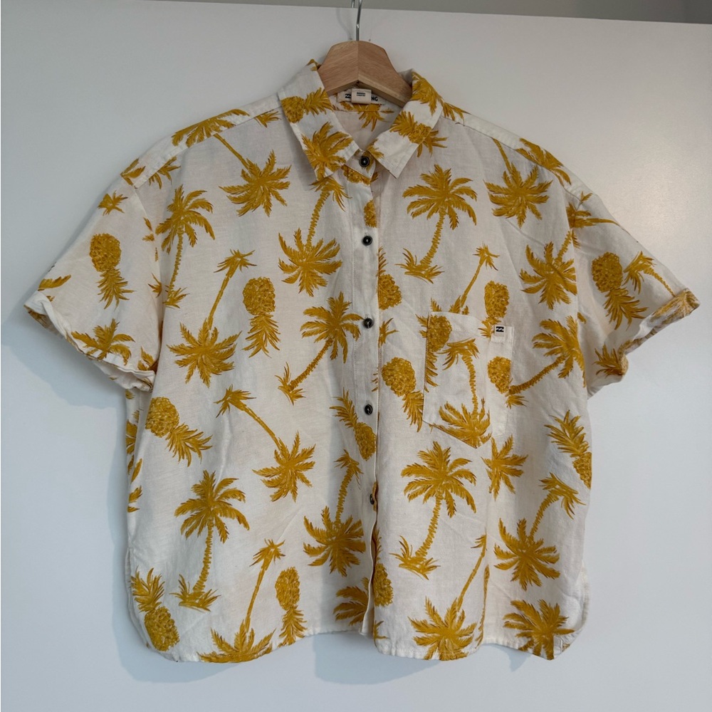 Billabong short-sleeve shirt in size M